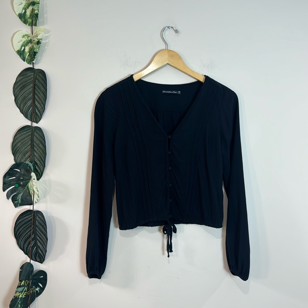 Abercrombie & Fitch Black Long Sleeve Top Size‎ XS- Button Tie V Neck Blouse A&F